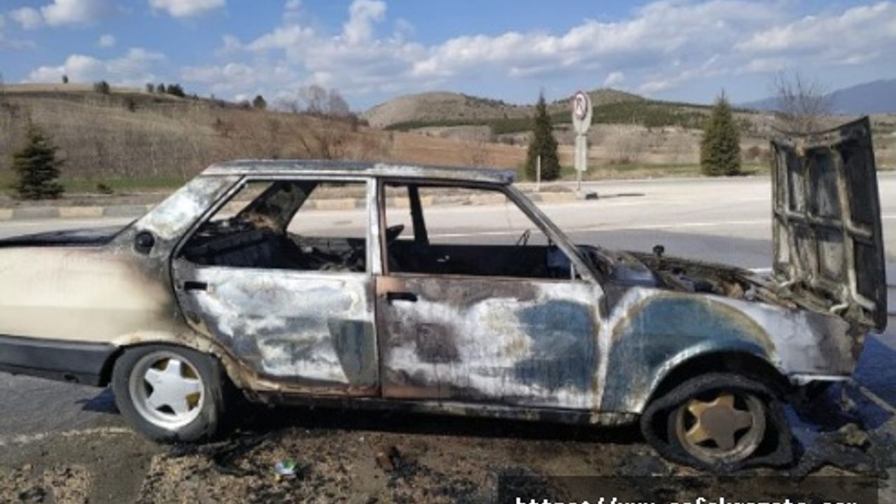 Seyir halindeki otomobil alevlere teslim oldu