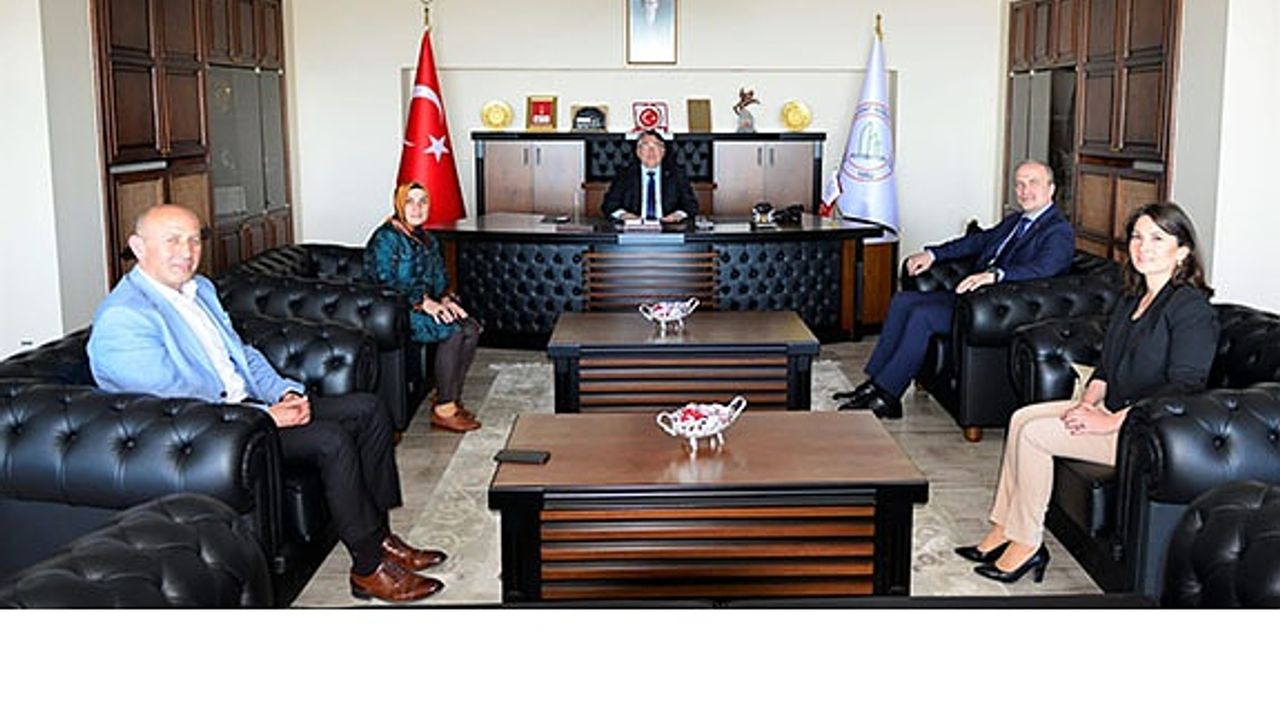 AK Parti Merkez İlçe Rektör Özölçer’i ziyaret etti