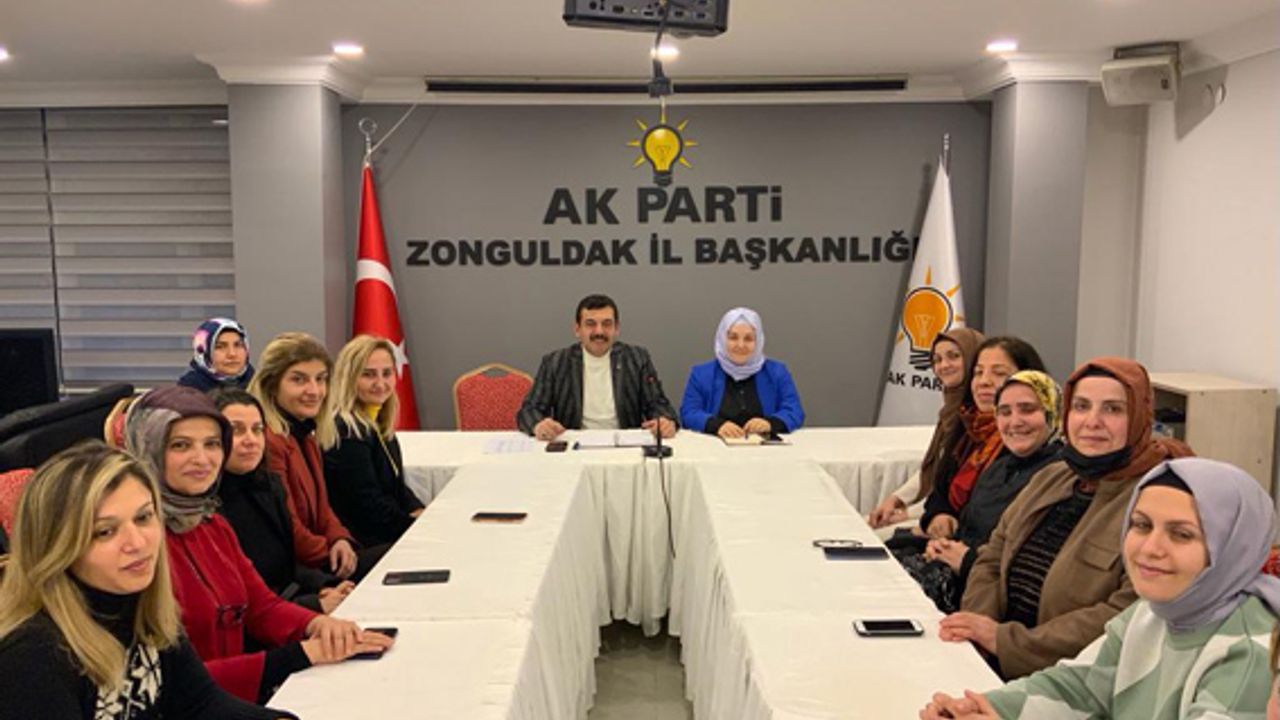 AK Parti İl Kadın Kolları yeni yönetimi belirledi