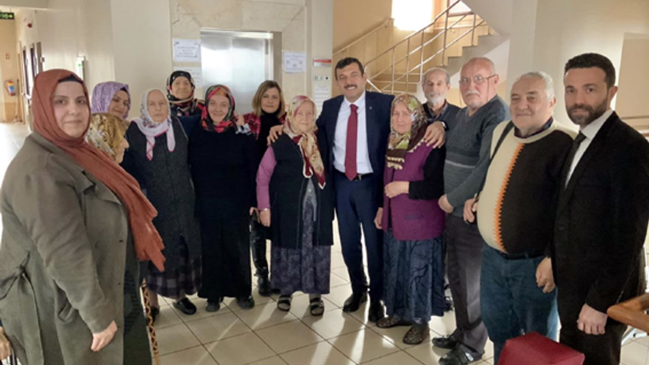 AK Parti Teşkilatı Huzurevini ziyaret etti