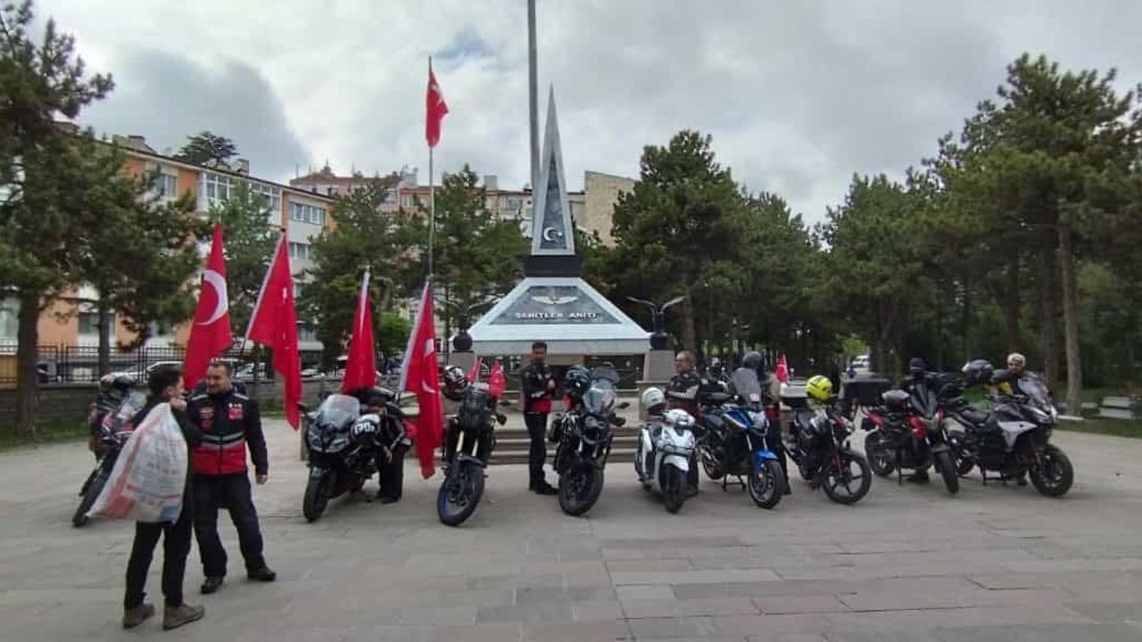 Motosikletli grup 19 Mayıs’ta şehitliğe gidip dualar ettiler