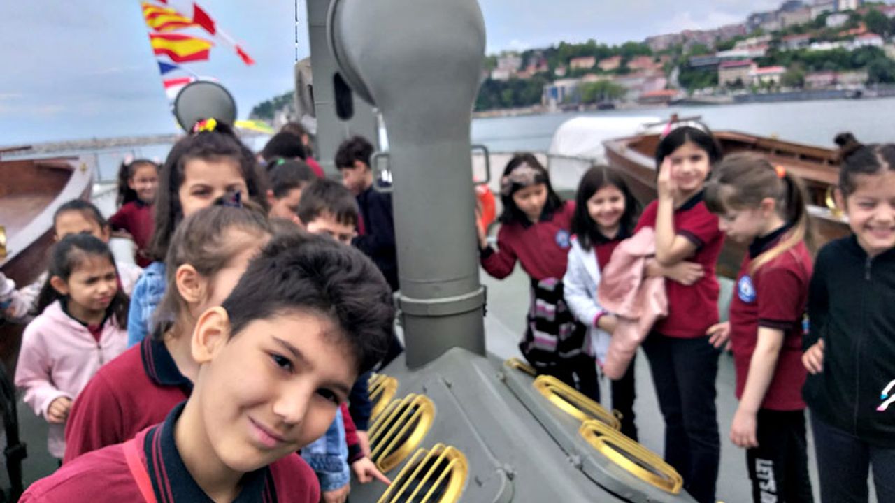 Öğrenciler TGC Nusret Gemisini gezdi
