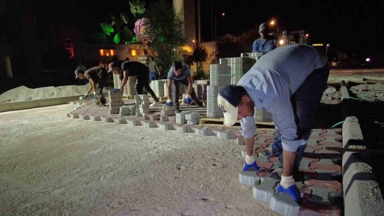 Isparta Belediyesi kaldırım yenilemede kendi ürettiği taşları kullanıyor