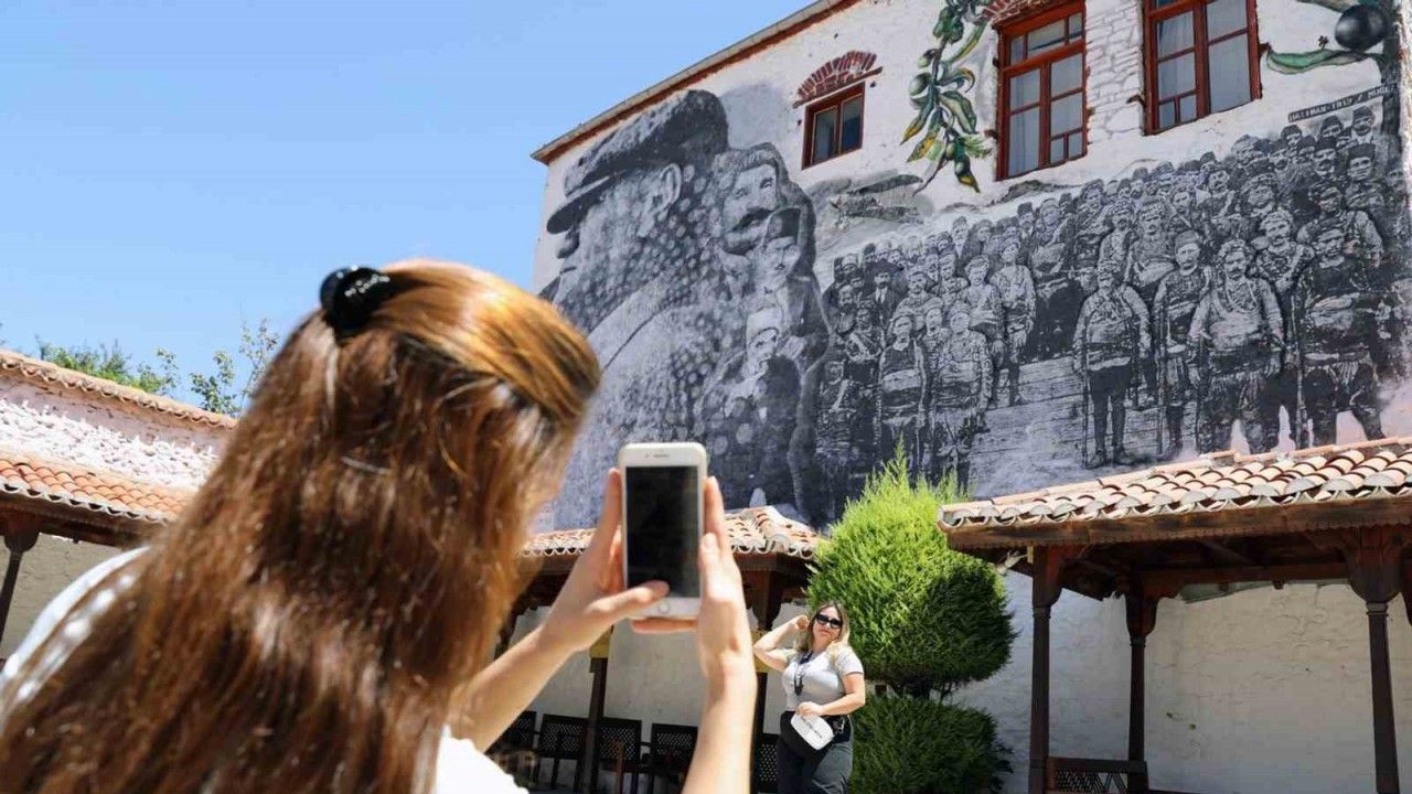 Mural resim çalışmasına vatandaşlardan yoğun ilgi