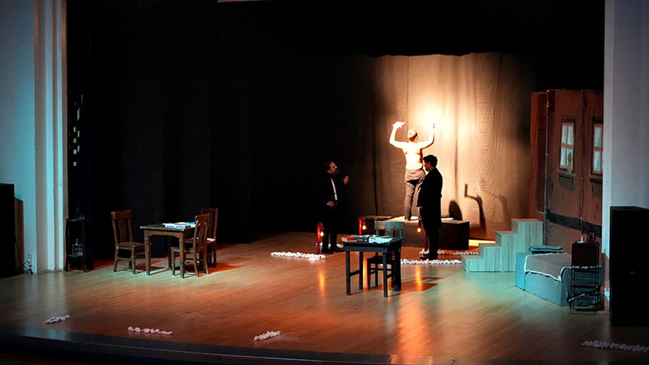 Bolu'da sanat rüzgarı esti: Abant Tiyatro Günleri'nde büyük coşku!