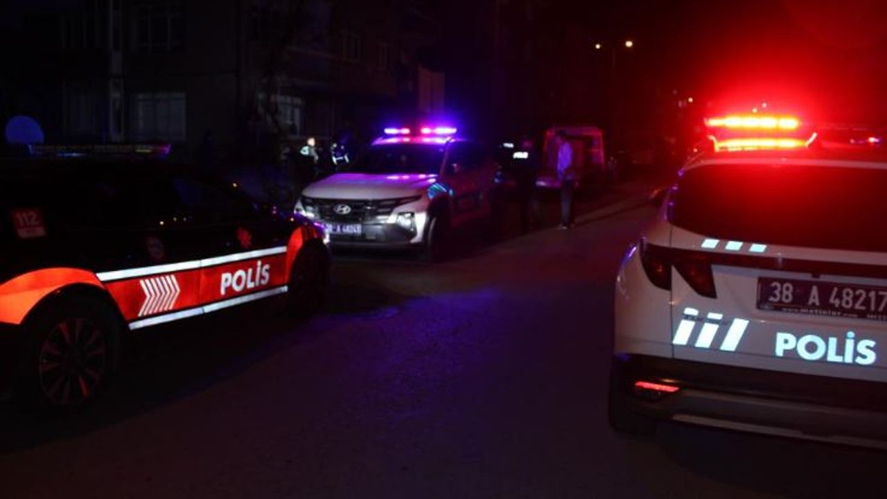 Husumetlisini evin bahçesinde vurdu