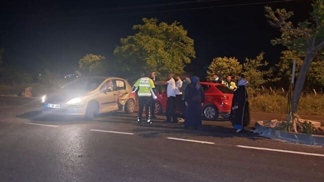 Kilis'te iki otomobil çarpıştı: 4 yaralı
