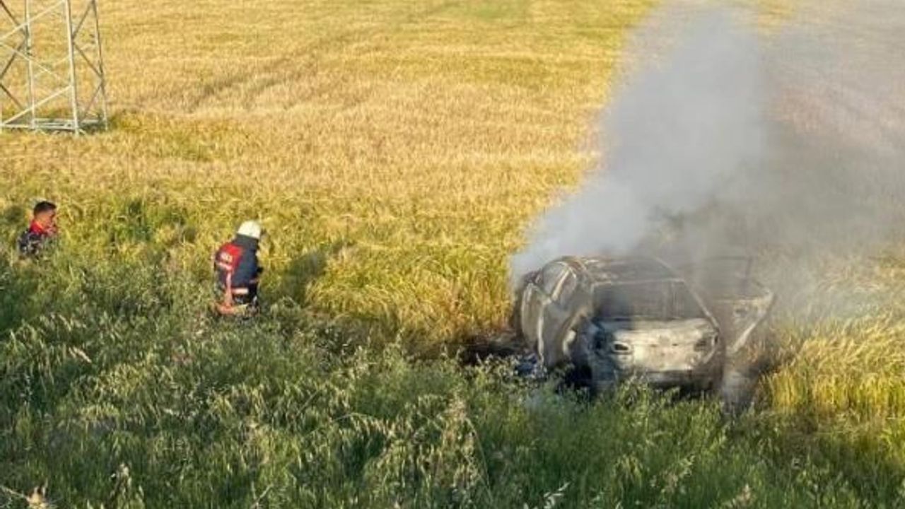 Otomobil devrildi: 4'ü çocuk 7 yaralı