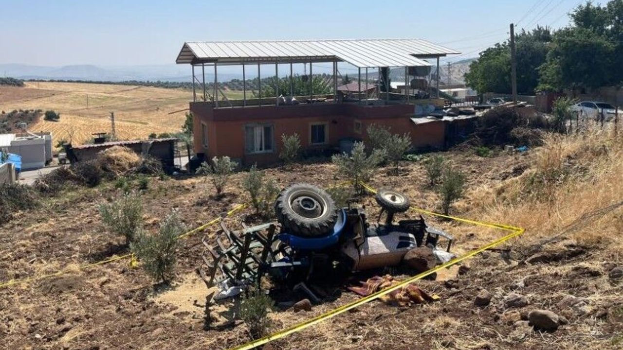 Devrilen traktörün sürücüsü hayatını kaybetti