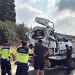 Tır, hafif ticari araca çarptı: 2 ölü, 2 yaralı