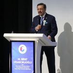 TOBB Başkanı Hisarcıklıoğlu: "Babanın oğula kefil olmadığı yerde biz kefil oluyoruz"