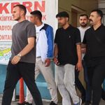 Tekme tokat dövdükleri gencin kolyesini çalıp kaçtılar