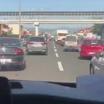 Ambulansa yol vermek için fermuar sistemini uyguladılar