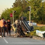 Otomobille çarpışan hafif ticari araç hurdaya döndü: 4 yaralı