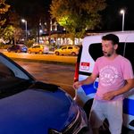 Araç kaputunun üzerinde bulduğu 30 bin TL'yi polise teslim etti