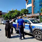 Belçika’dan gelen yaşlı çift yolunu kaybetti, zabıta yardıma koştu