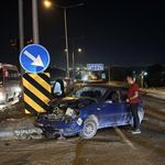 Bolu’da kırmızı ışıkta geçen otomobil kamyonla çarpıştı
