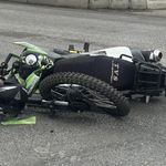 Otomobil ile çarpışan motosikletin sürücüsü ağır yaralandı