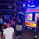 Kamyonete çarpan motosiklet sürücüsü otoparka daldı