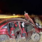 Kontrolden çıkan otomobil yol kenarına savruldu: 2'si ağır, 3 yaralı