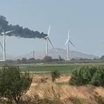 İzmir’de rüzgar gülü yandı