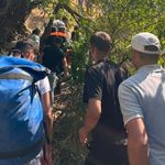 Yaralı vatandaş sedye ile 1 saat taşınarak ambulansa ulaştırıldı