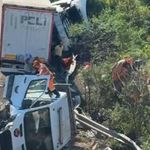 Anadolu Otoyolu'nda bakım aracına çekici çarptı: 3 yaralı