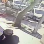 Otomobilin açılan kapısına çarpan motosikletli yaralandı