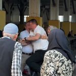 Alışverişe geldiler, yol verme yüzünden kavga ettiler