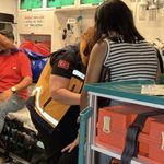 Kontrolden çıktı, kaldırıma vurup park halindeki araca çarptı