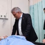 Vali Makas kazada yaralananları hastanede ziyaret etti