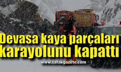 Devasa kaya parçaları karayoluna indi