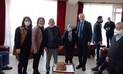 AK Parti Merkez İlçe Huzur evini ziyaret etti