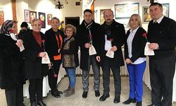 BBP İl Başkanlığı karanfil dağıttı