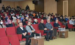 Kur'ân Bize Yeter Söylemi başlıklı konferans gerçekleştirildi