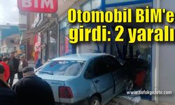 Otomobil BİM'e girdi: 2 yaralı