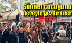 Sünnet çocuğunu deveyle ilçede gezdirdiler