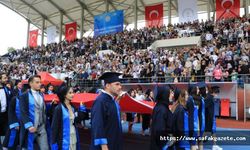 3 bin 392 öğrenci mezuniyet heyecanı yaşadı