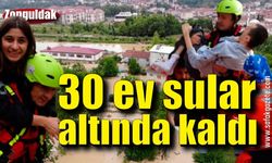 AFAD vatandaşları botla kurtardı