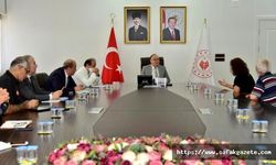 Vali tutulmaz halk gününde vatandaşları dinledi