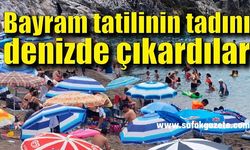 Zonguldaklılar bayram tatilinin tadını denizde çıkardı