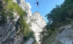 Dünyanın en derin kanyonunda mahsur kalan sporcular helikopterle kurtarıldı