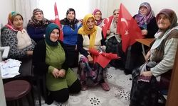 29 Ekim Cumhuriyet Bayramı nedeniyle Kozlu’da bayrak dağıtıldı