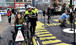 Öğrencilere mobil eğitim tırında trafik eğitimi verildi