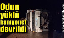 Kontrolden çıkan odun yüklü kamyonet devrildi