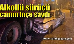 Alkollü sürücü otomobili ile park halindeki kamyona çarptı: 2 yaralı