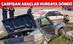 Çarpışan araçlar hurdaya döndü