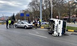 Zonguldak'ta otomobil ile ticari araç çarpıştı