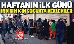 İndirim için soğukta beklediler!