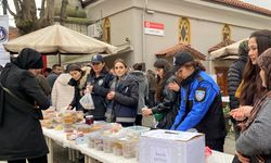 Polis eşleri depremzedeler için yardım etkinliği düzenledi